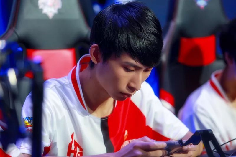 与精湛的射